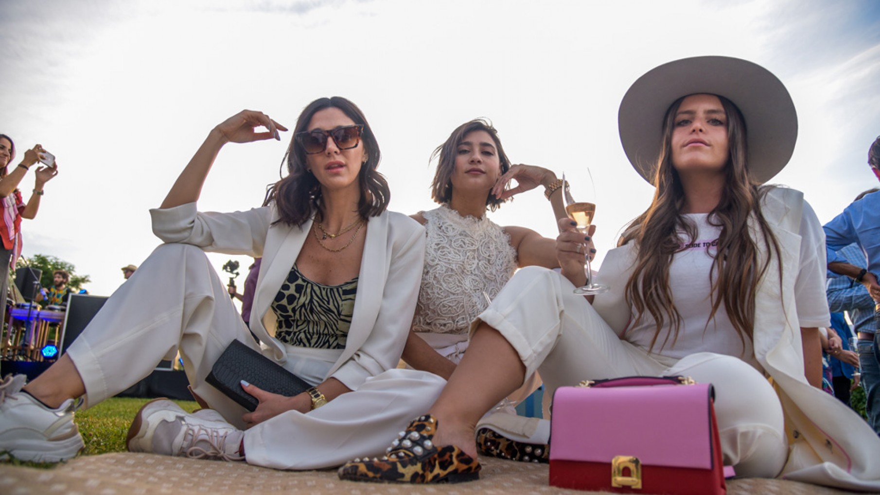 Andeluna presentó  la renovación de imagen de sus etiquetas en un fabuloso atardecer en Gualtallary