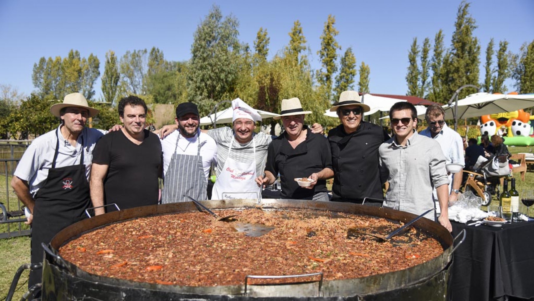 Paella solidaria en Casa Vigil