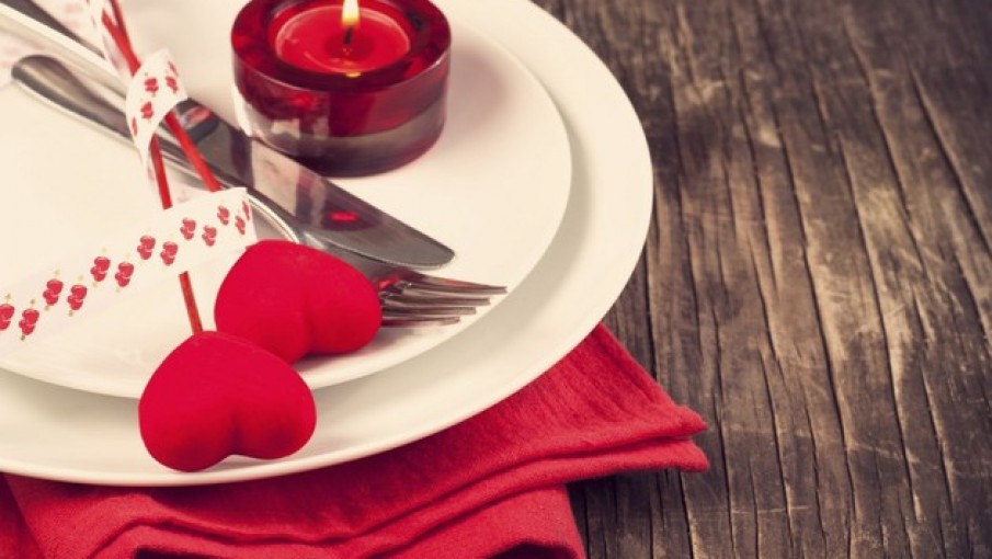 El amor en una mesa de dos