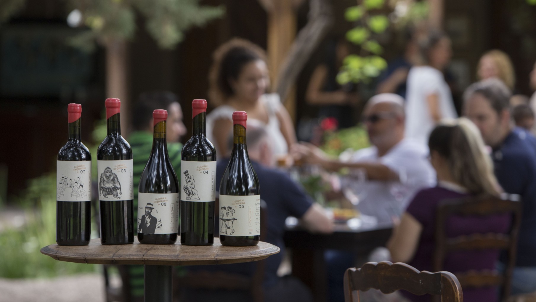 Karim Mussi presentó su “Jardín de los Caprichos»